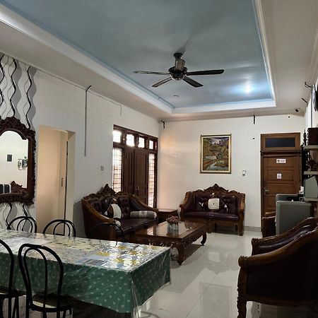 Jogja Classic Homestay Syariah Джок'якарта Екстер'єр фото